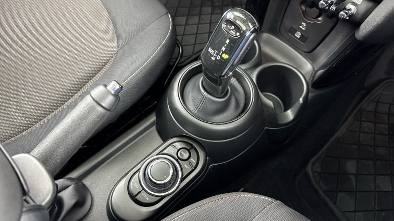 MINI Hatchback 1.5 Cooper Classic 3dr Auto [Comfort/Nav Pack] Petrol Hatchback